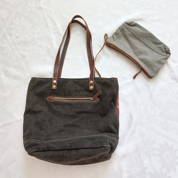 Myra Bag Leather, Canvas Weekender Bag With Wristlet Clutch/Cosmetic Bag - Picture 3 of 17